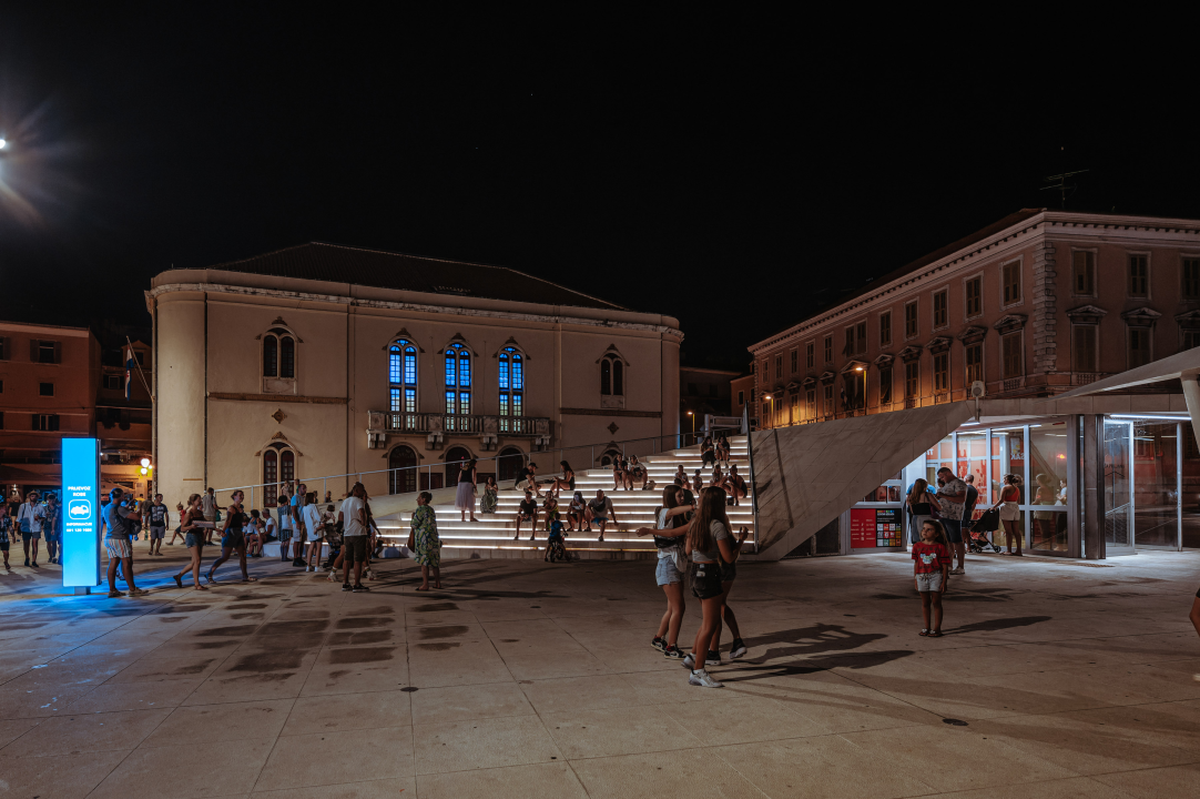 Kazalište u bojama ukrajinske zastave u povodu Dana neovisnosti Ukrajine