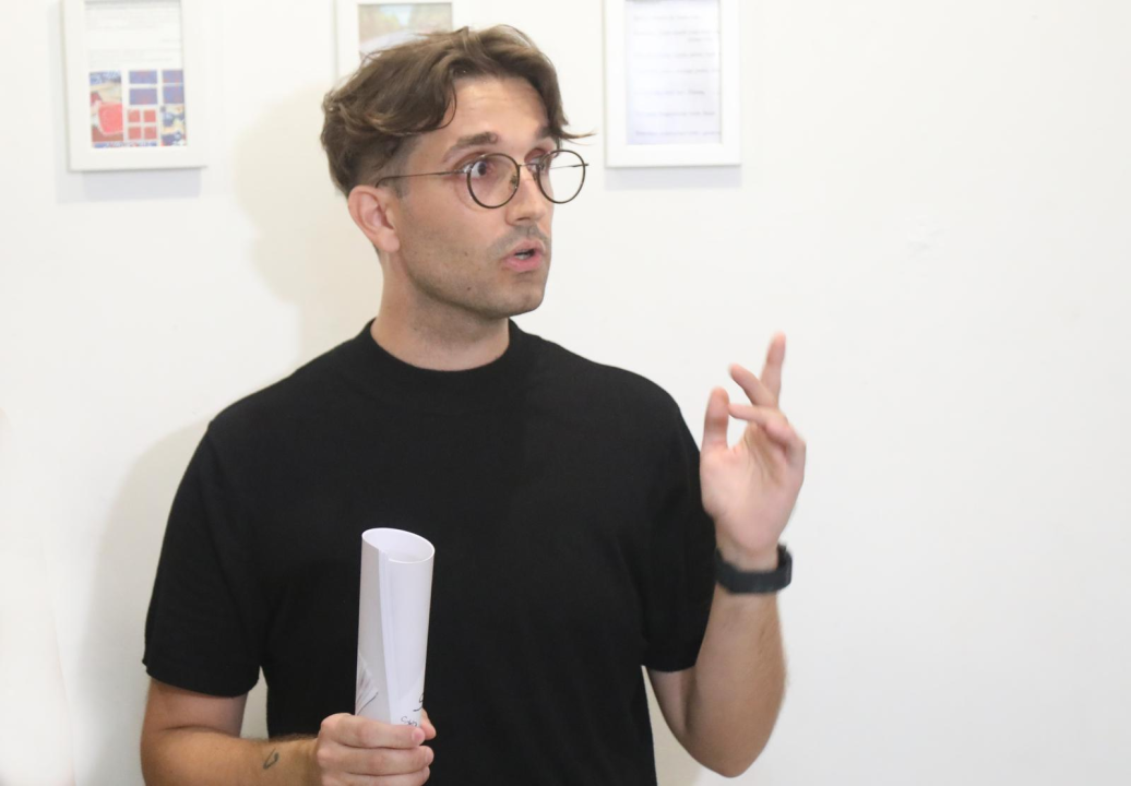 Otvorena izložba Duje Kodžomana, nastala je fotografiranjem gramatičkih i pravopisnih pogreški