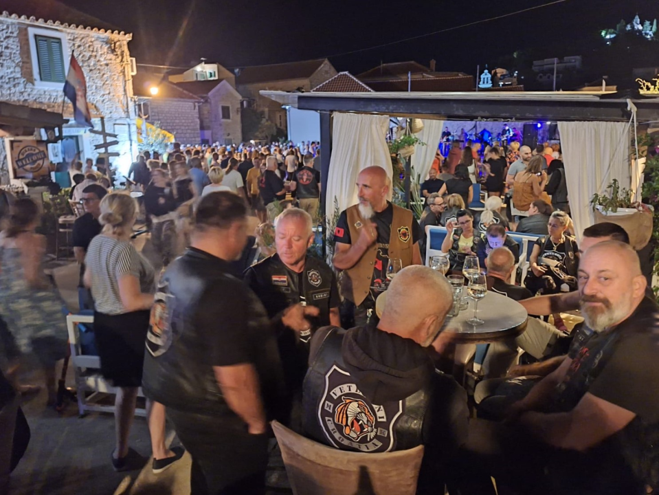 Rock'n'roll, finger food i kokteli: Stray Cat mjesto je koje morate posjetiti! 