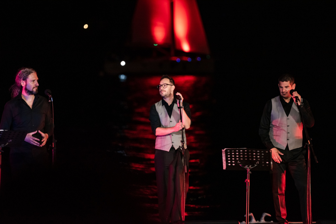 'Light is Life' upozorio na iskorištavanje planeta Zemlje: Šibenik obojan u crveno, a 4 tenora dali glazbeni doprinos