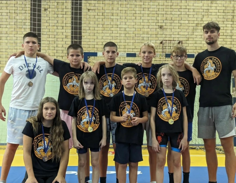 Mladi šibenski hrvači osvojili sedam medalja na međunarodnom turniru u Slatini