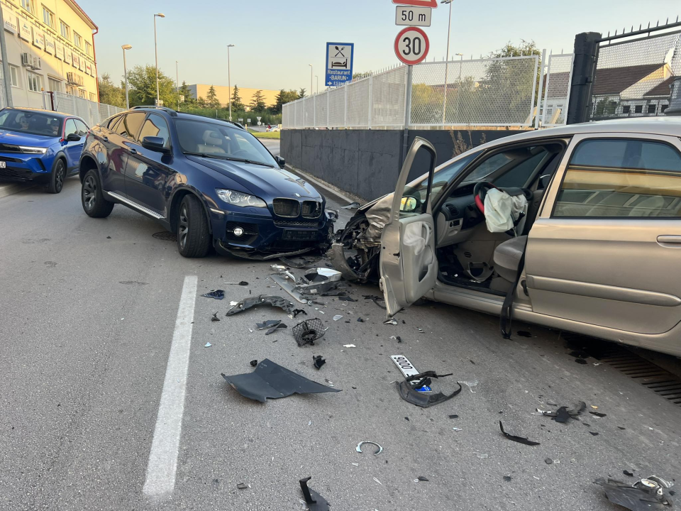 Prometna nesreća kod kružnog toka u Mandalini: Nema ozlijeđenih, promet zatvoren 