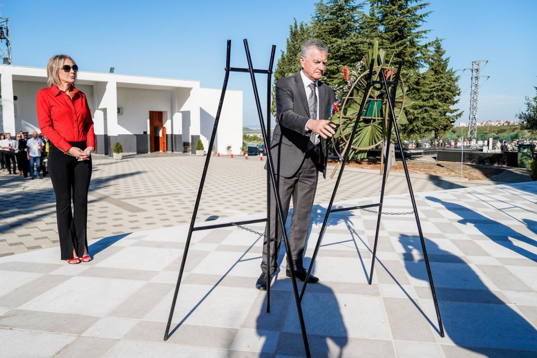 Kod Središnjeg križa na Kvanju položeni vijenci i zapaljene svijeće u povodu sv. Mihovila