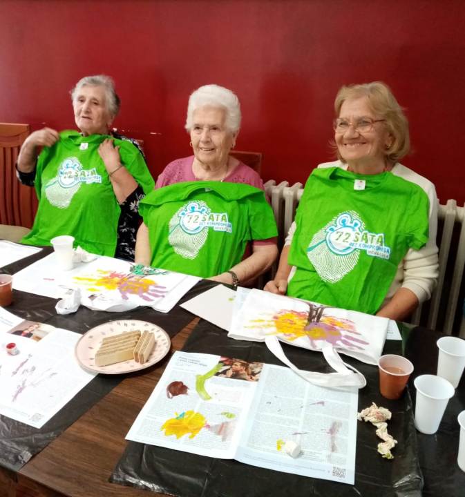 Mladi u Cvjetnom domu 'ostavili trag': S korisnicima oslikavali platnene torbe