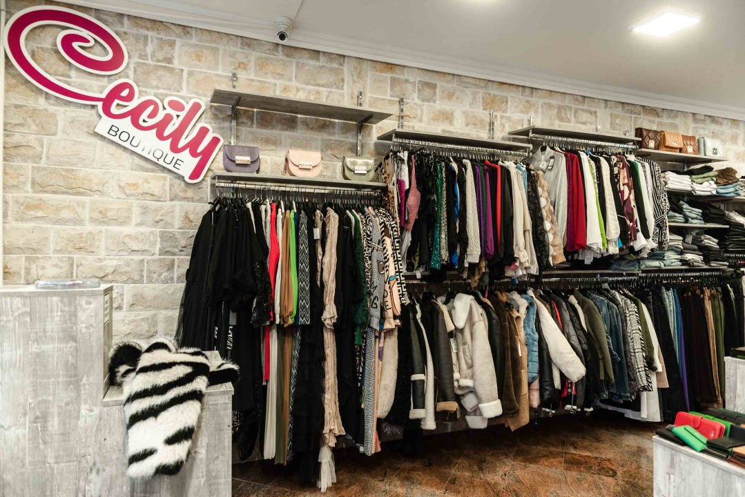 Obnovite svoju jesensku garderobu novim trendi komadima Butika Cecily! 