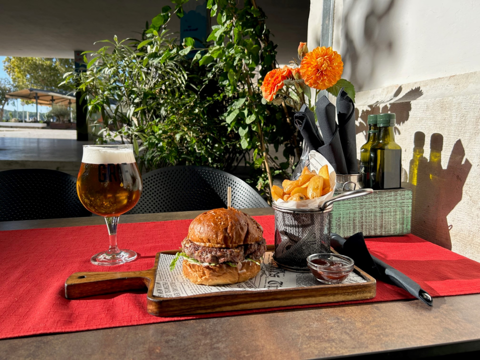 Bistro Bava vas nagrađuje na danima burgera!