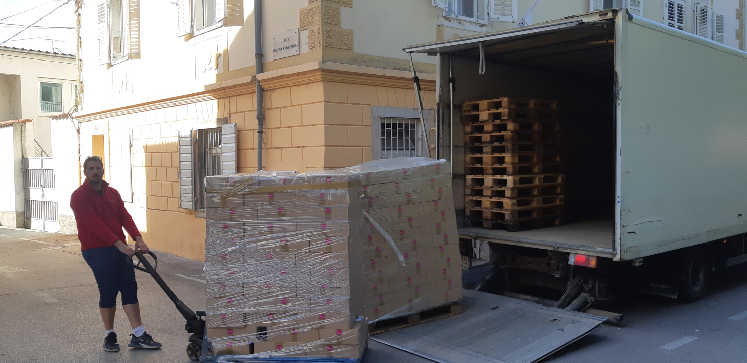 GDCK Šibenik počelo s podjelama školskog pribora za učenike osnovnih škola 