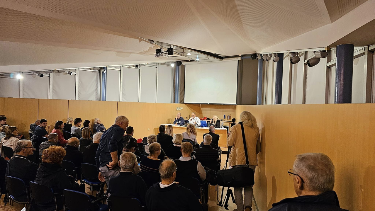 Okupili se stanari Starog grada: Osim parkinga i kamera, problem su im štekati i pjevačica koja u kući ima probe