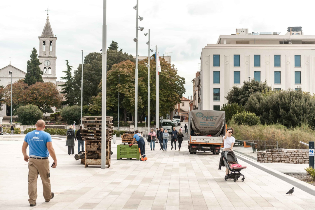 Postavlja se klizalište na šibenskoj Poljani, uskoro otvorenje 