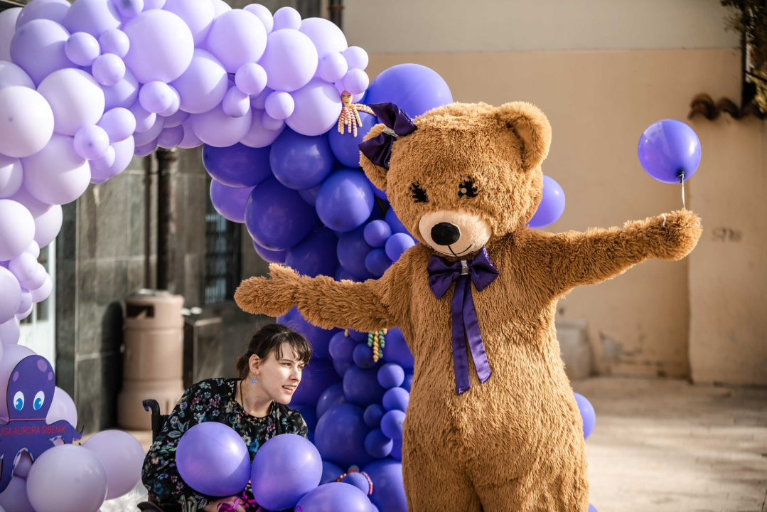 U Šibeniku obilježen Dan palčića: 'Našim anđelima među zvijezdama poslali smo balone na dar'