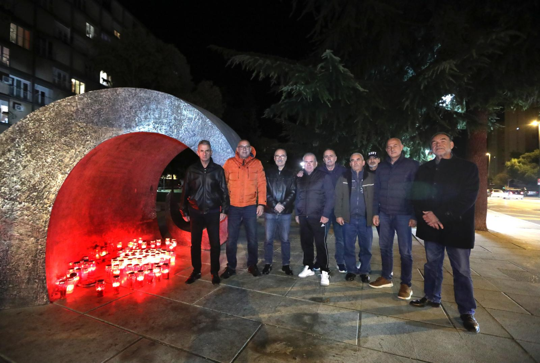 I na Baldekinu zapaljene svijeće u čast žrtvama Vukovara i Škabrnje