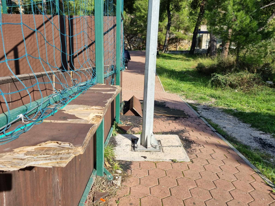 Obnova zvana čežnja: Nogometno igralište u Rasadniku se i dalje raspada