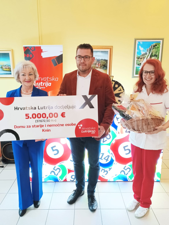 U kninskom Domu za starije organizirana tombola: 'Prvi put u svoje 93 godine sam osvojila nešto'