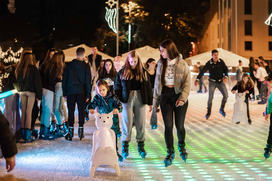 Šibenčani proklizali: Otvorena atraktivna ledena površina na Poljani 