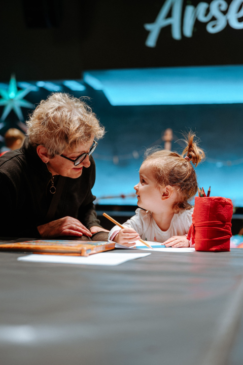 Arsenturica pun pogodak: Djeca uživala u radionicama i predstavi, a posjetio ih je i Djed Božićnjak