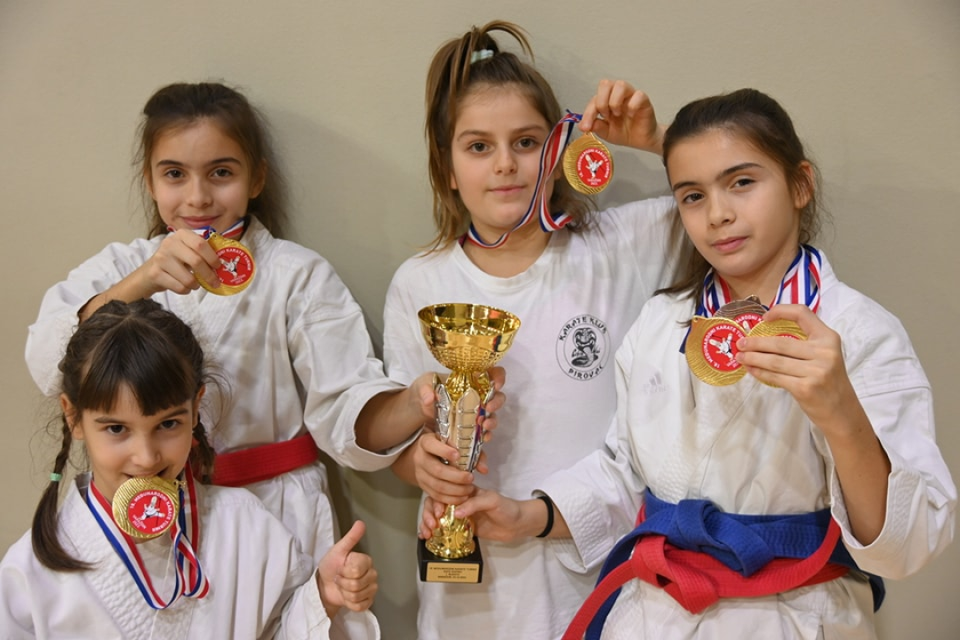 Pirovačke cure ostvarile odličan rezultat na karate turniru 
