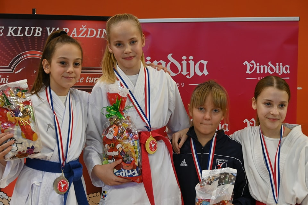 Članovi Karate kluba Okit Vodice na međunarodnom turniru osvojili deset zlata, pet srebra i pet bronci  