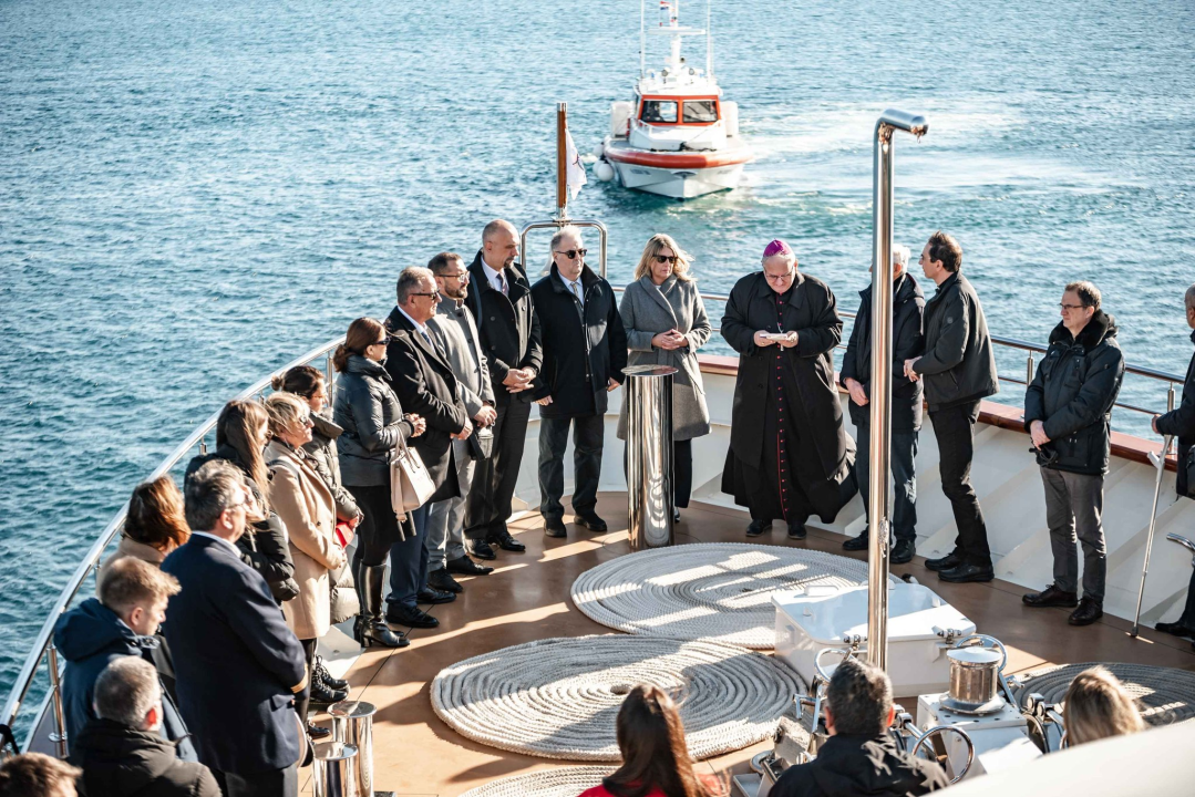 U šibenskom akvatoriju položeni vijenci u čast poginulih i nestalih hrvatskih pomoraca