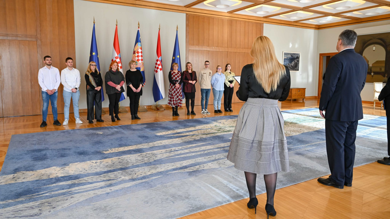 Učenici Medicinske škole na Pantovčaku kod predsjednika Milanovića