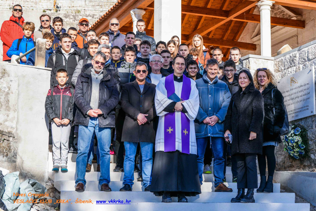 Na sv. Ani otkrivena ploča preminulim članovima Veslačkog kluba Krka