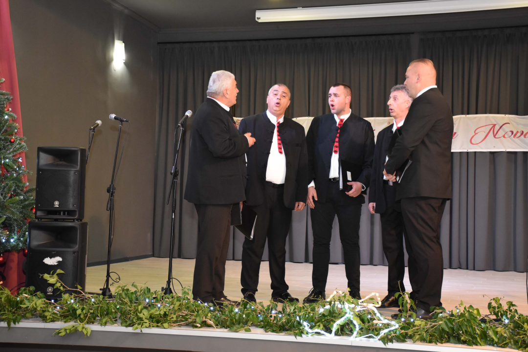 U Unešiću održan božićno-novogodišnji program 'Geni, geni kameni'