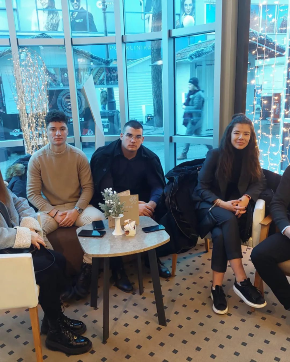 Šibenski gimnazijalci sudjelovali u raspravama u Kući Europe