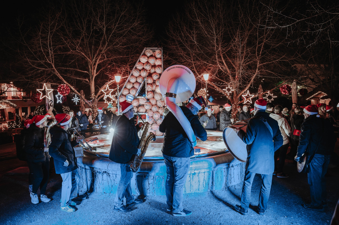 Šibenska narodna glazba promenadom razveselila Šibenčane