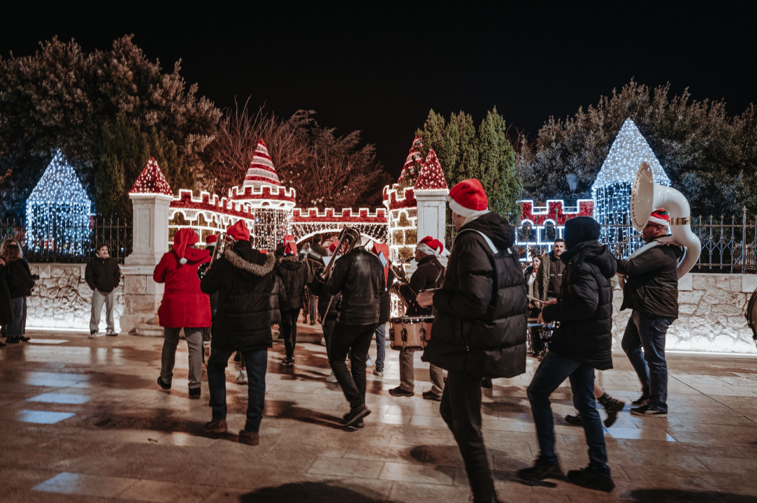 Šibenska narodna glazba promenadom razveselila Šibenčane