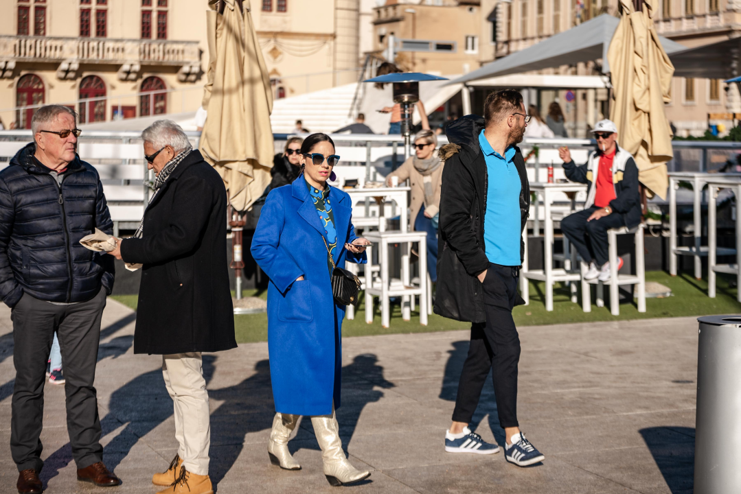 Zanimljive čizme i topli kaputi: Evo što se ovih dana nosilo po Šibeniku