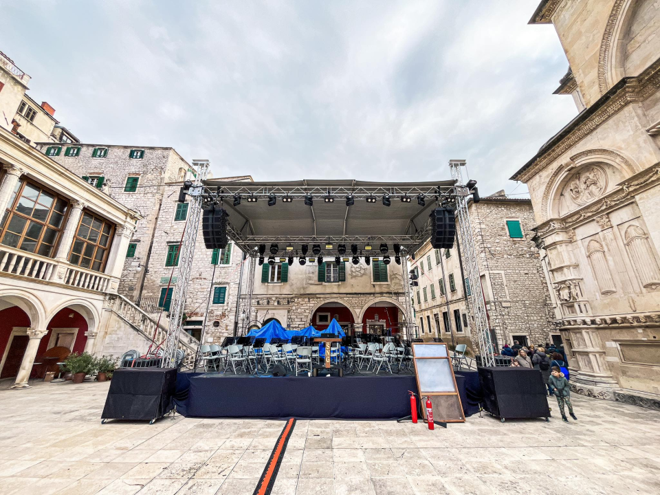 U tijeku završne pripreme: Pozornica kod Katedrale spremna za Parova Stelara i Stereo MC's 