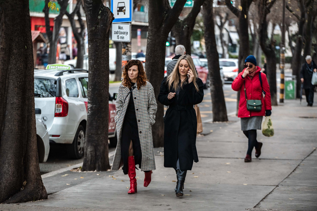 Kako biti u trendu u hladnim zimskim danima dobro znaju ove dame!