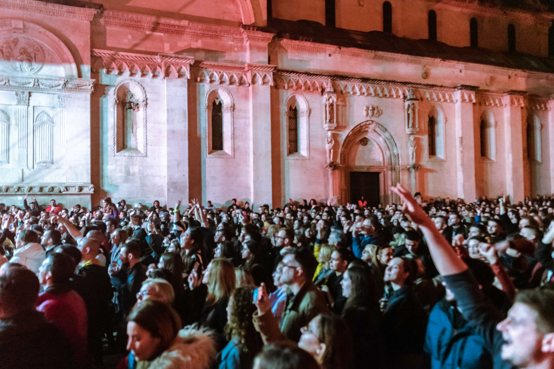 Spektakularan uvod u najluđu noć u godini: Parov Stelar oduševio Šibenčane  