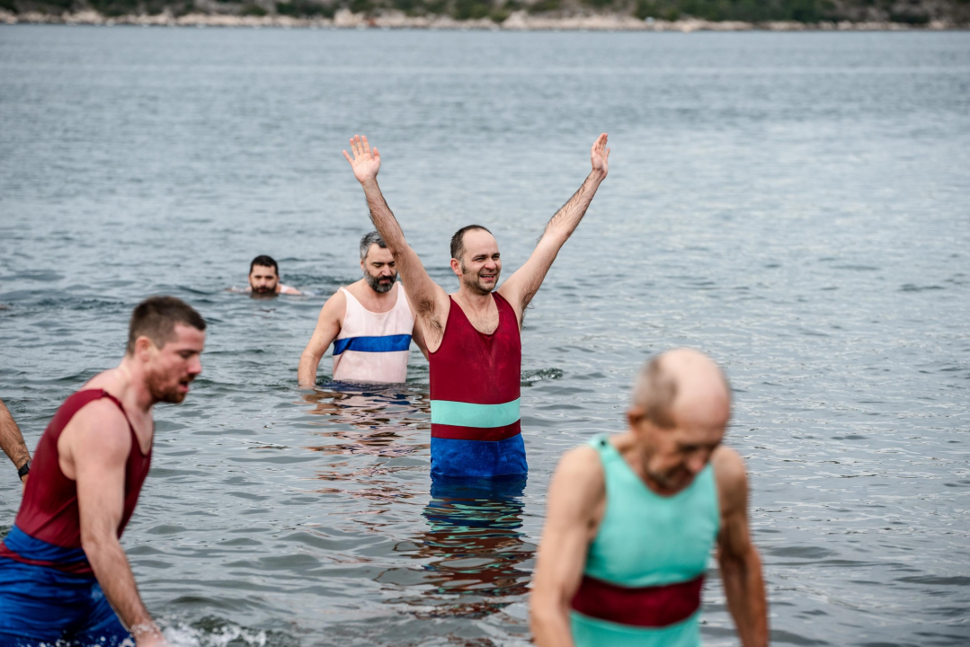 Šibenčani u retro kostimima zaplivali na Banju i obilježili 180 godina turizma u gradu