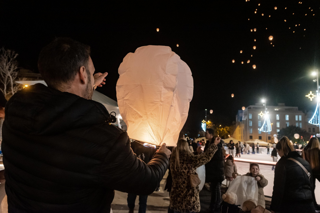 Lampioni  dobrih želja obasjali nebo iznad Šibenika
