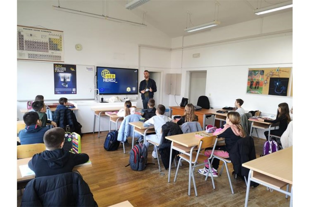U šibenskim osnovnim školama održano predavanje o sigurnosti na internetu