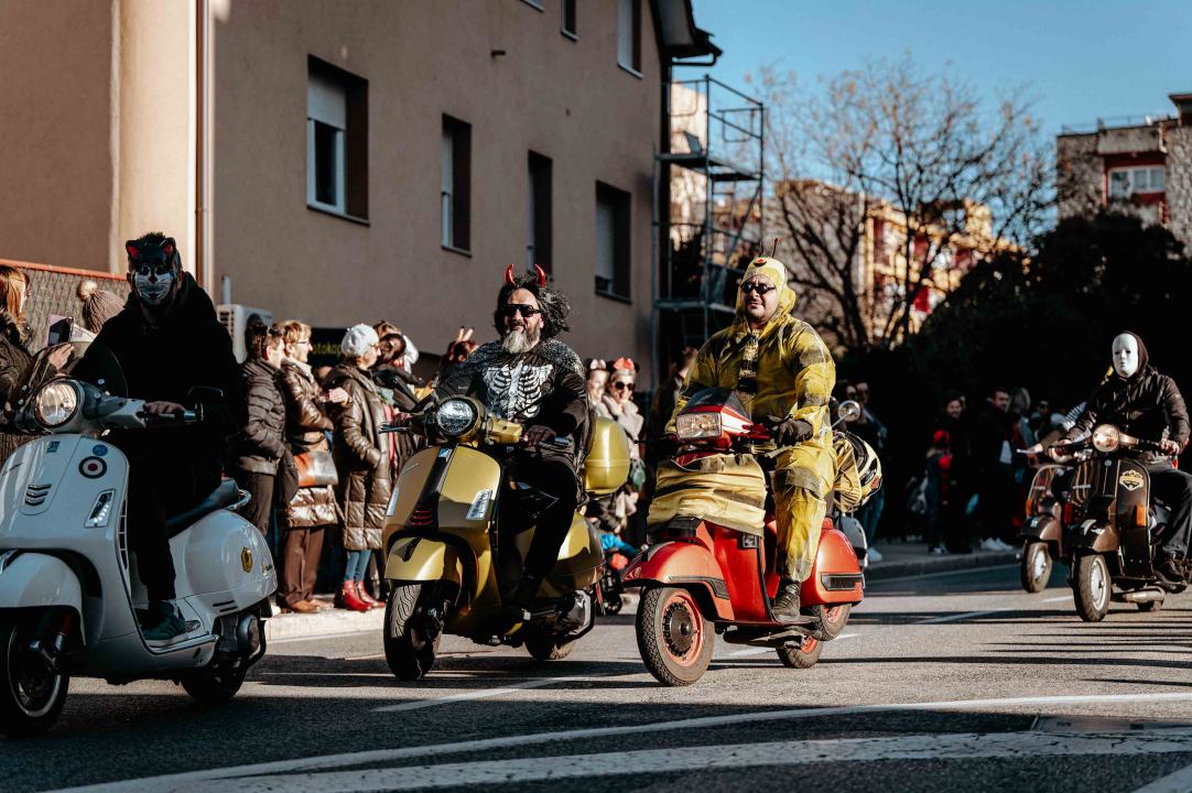 Maškarana povorka prošla kroz grad (1. dio): Najbolja maska Lego, najprovokativnija Oko sokolovo  