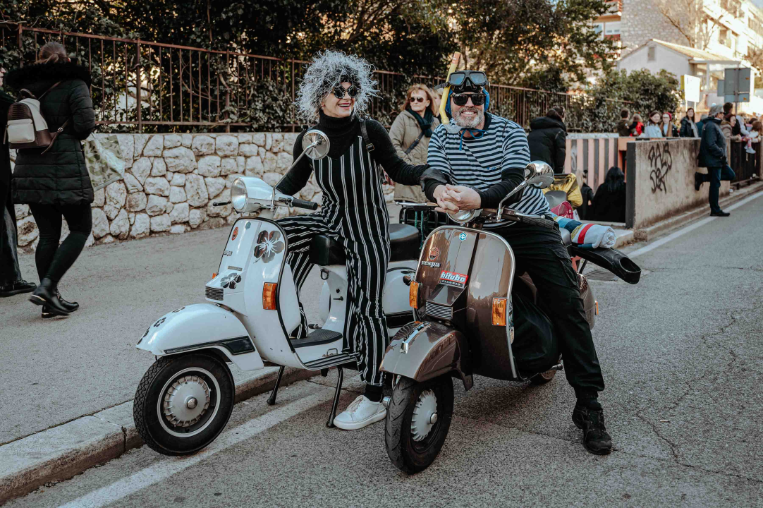 Maškarana povorka prošla kroz grad (1. dio): Najbolja maska Lego, najprovokativnija Oko sokolovo  