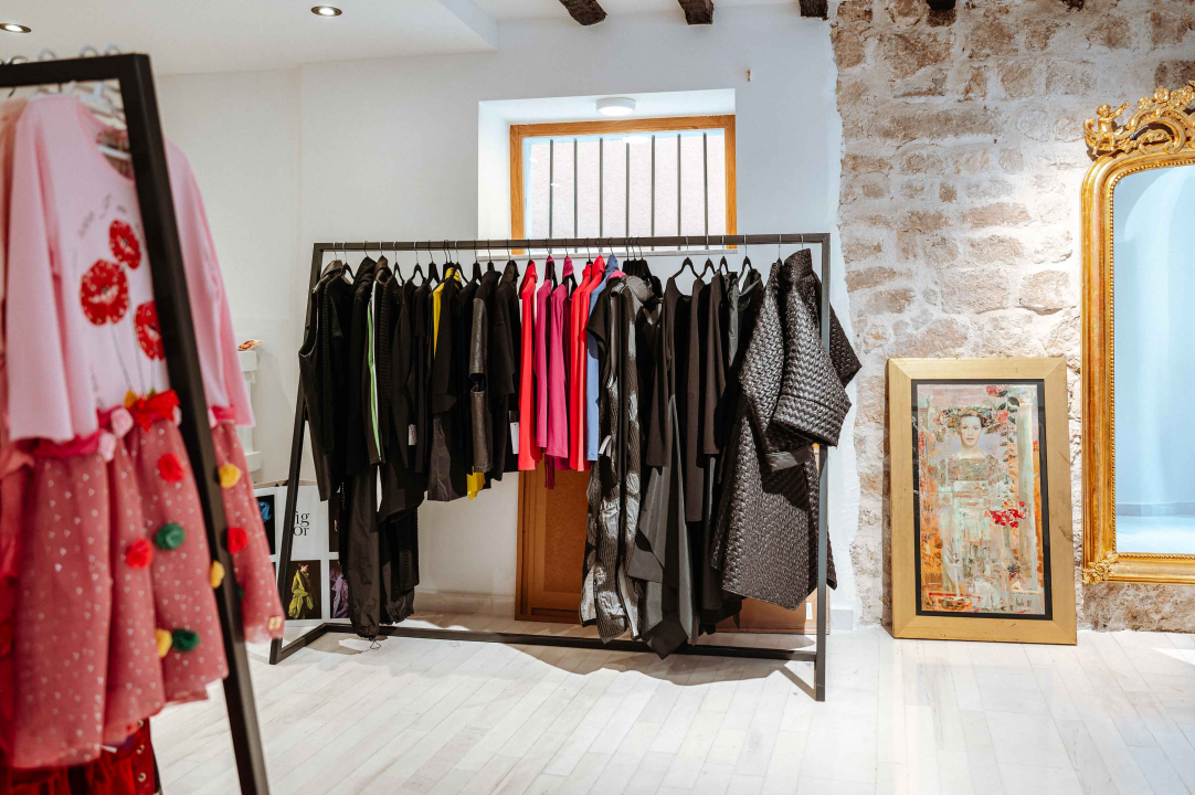 U Galeriji Juraj Dalmatinac potražite odjeću koju nosi i Elvisova supruga Priscilla