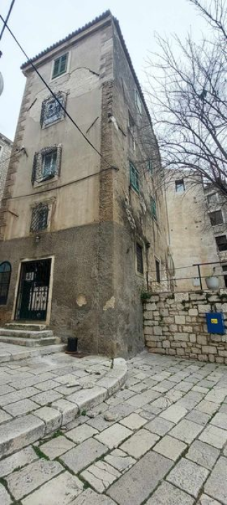 Izbjegavajte Goricu kod sv. Krševana, padaju komadi fasade 