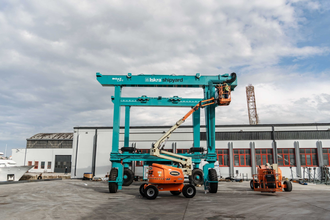 U tijeku je montaža novog travellifta kapaciteta 75 tona u Iskra brodogradilištu!