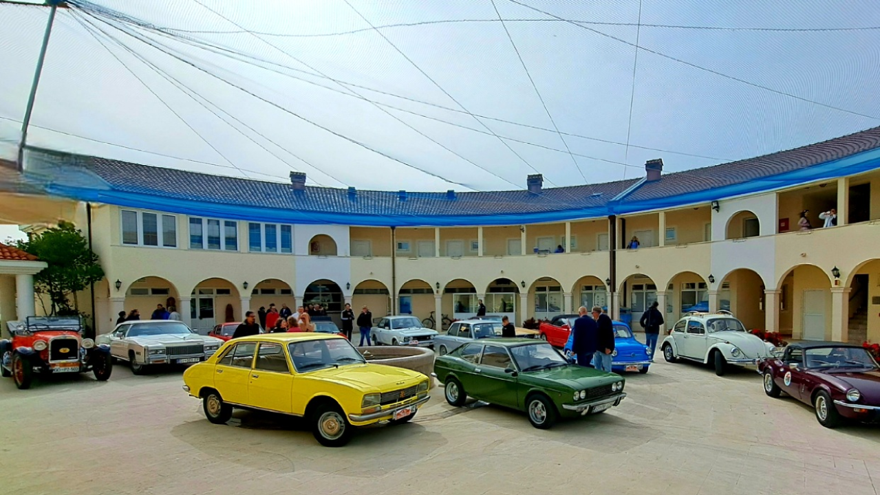 Uskršnji doručak u Rogoznici uveličali i oldtimeri