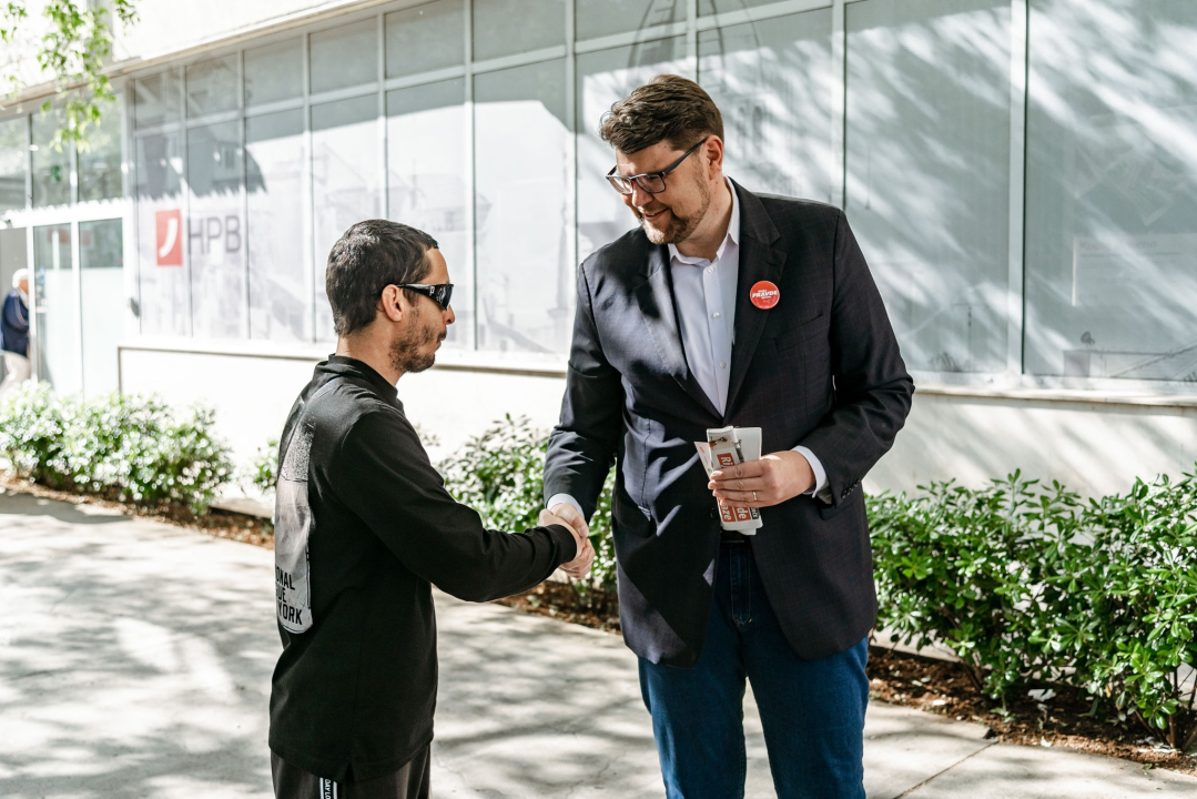 Grbin i Restović na šibenskoj pijaci: 'Iduće srijede građani imaju priliku reći ne korupciji jednim potezom olovke'