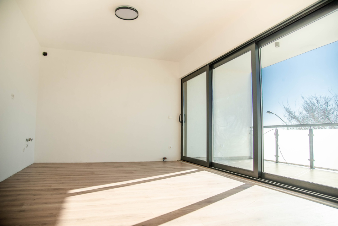 Iznajmljuje se atraktivan i prostran poslovni prostor u Ražinama!