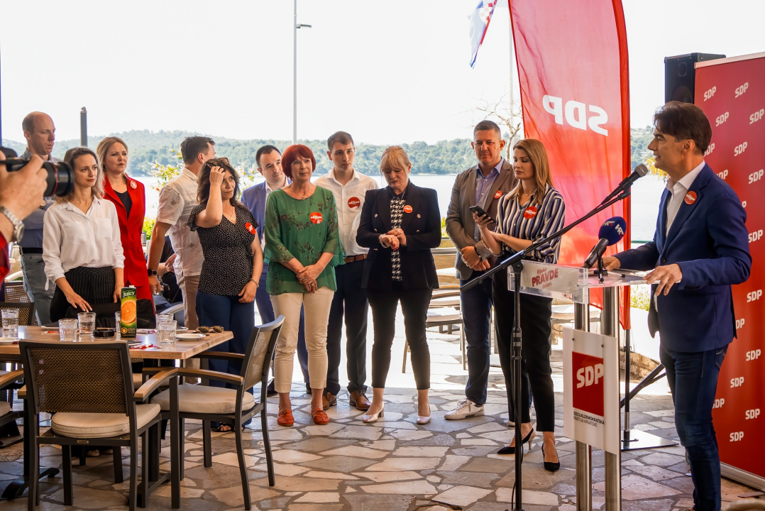 Rijeke pravde u Šibeniku: 'U srijedu HDZ šaljemo daleko od naših novaca, daleko od krađe. Ne trebaju Hrvatskoj ni Orban ni Vučić'