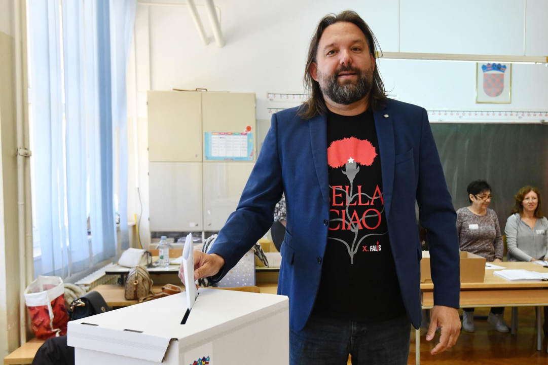 Listiće u glasačke kutije ubacili su šibenski političari s lista za Sabor: Burić, Restović, Zekanović, Šintić...