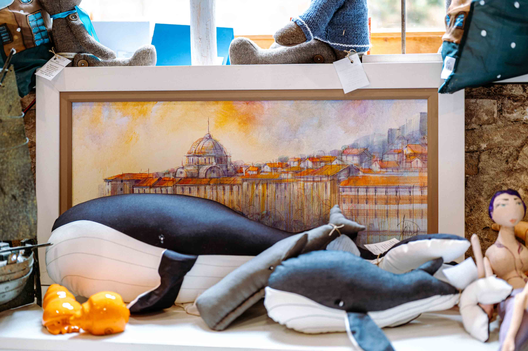 Unikatnim slikama i skulpturama iz Galerije Juraj Dalmatinac uljepšajte svoje interijere 