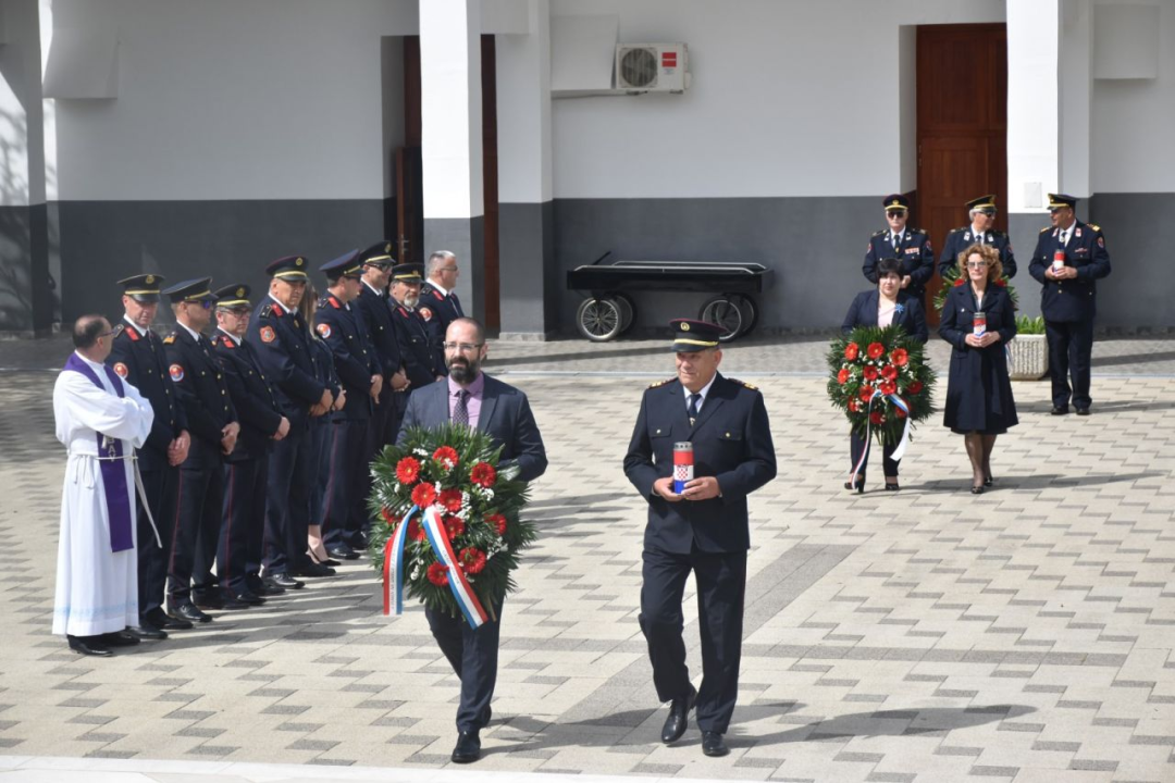Polaganjem vijenaca obilježen dan sv. Florijana