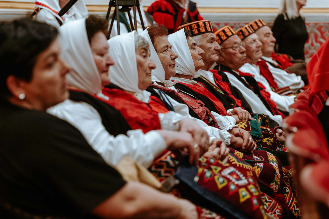 Šibenikom prošlo više od 300 članova kulturnih društava, nošnjama oduševili prolaznike 