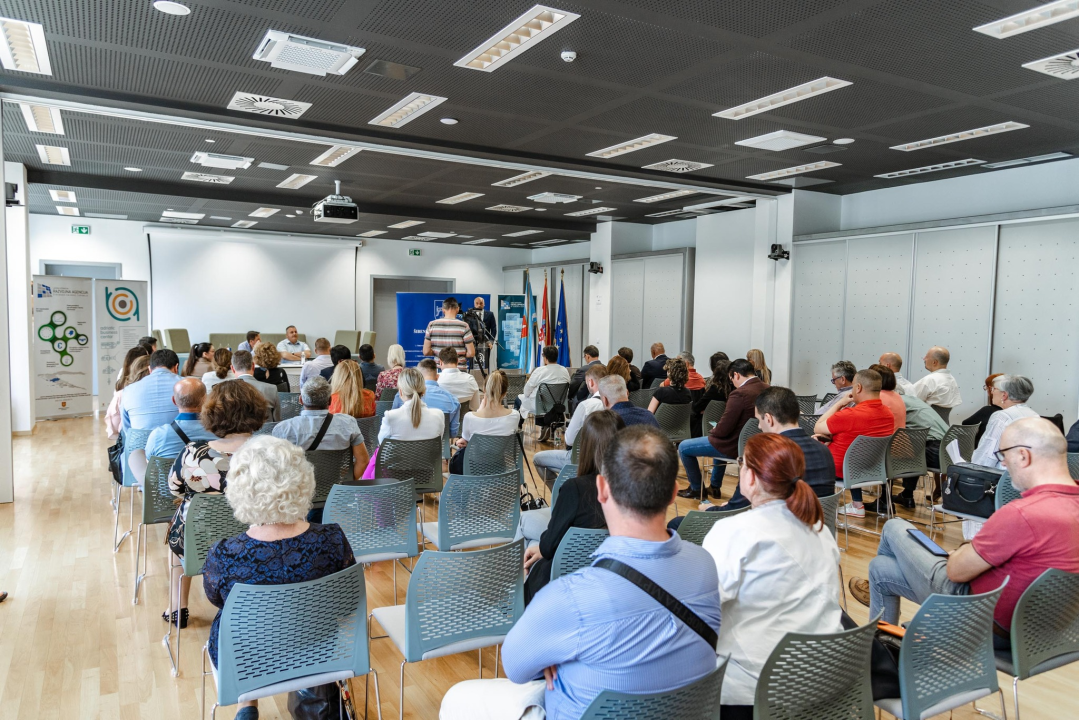 Tijat je i dalje glavna tema, a doznali smo i da će nova liječnica u Murteru biti Ukrajinka