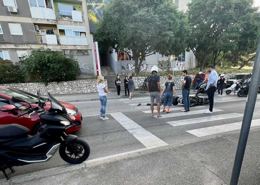 Vozilo se nakon izlijetanja kod Vile Velebita više puta preokrenulo, vozač prevezen u bolnicu